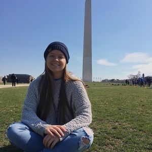 Meet your Posher, Hallie